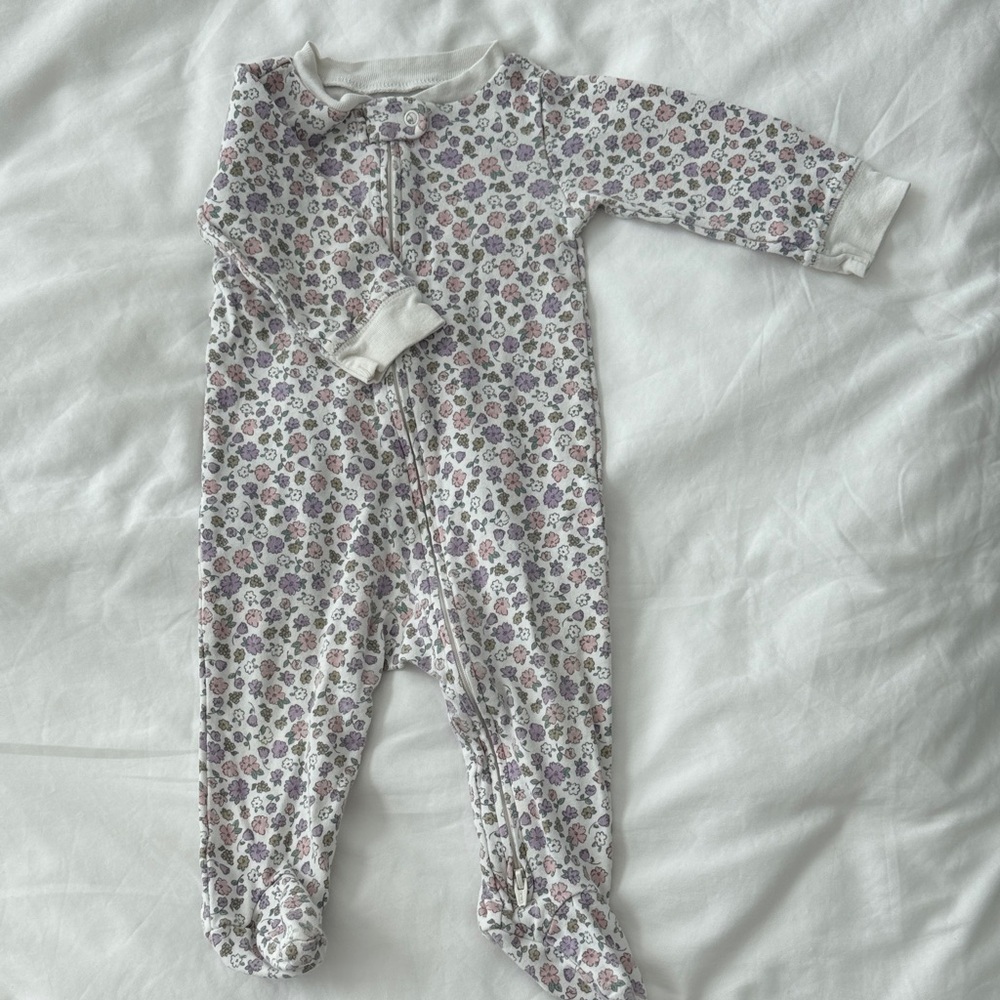 Baby Floral Zip-Front One-Piece Sleeper in White and Purple